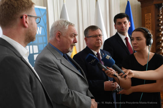 dsc_368422.jpg-Podpisanie umowy ws. rewitalizacji kamieniołomu Liban