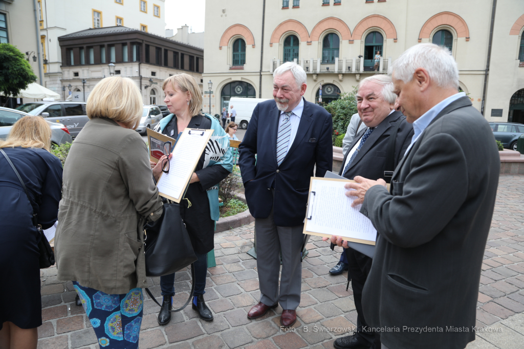 bs_190907_09.jpg-Narodowe Czytanie,Majchrowski,Segda  Autor: B. Świerzowski