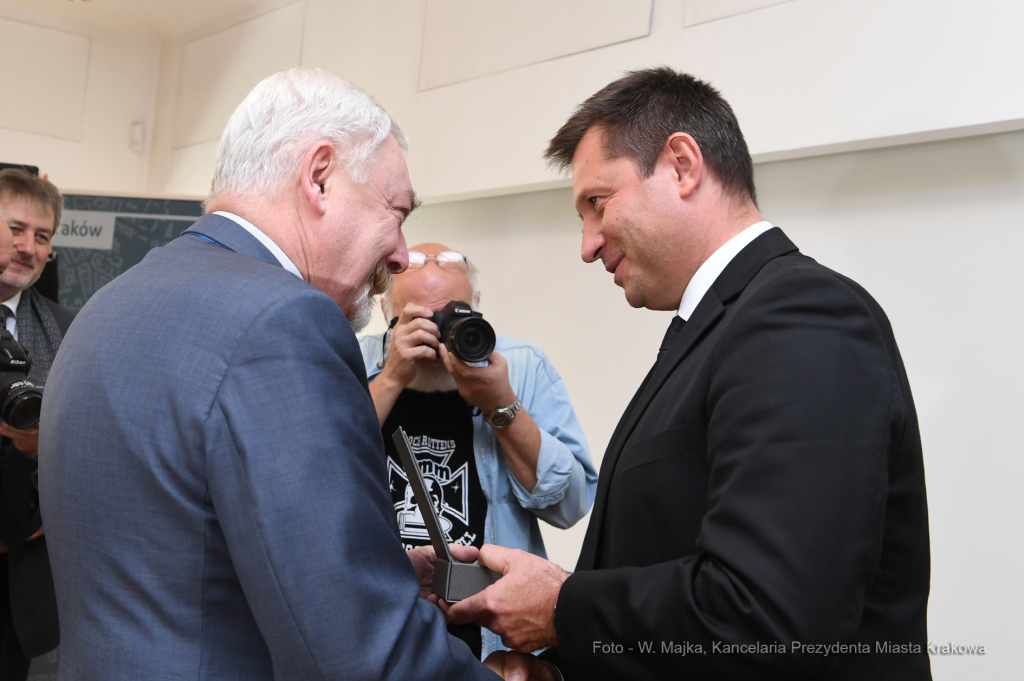 dsc_6694 — kopia06.jpg-Uroczystość wręczenia medali św. Krzysztofa  Autor: W. Majka