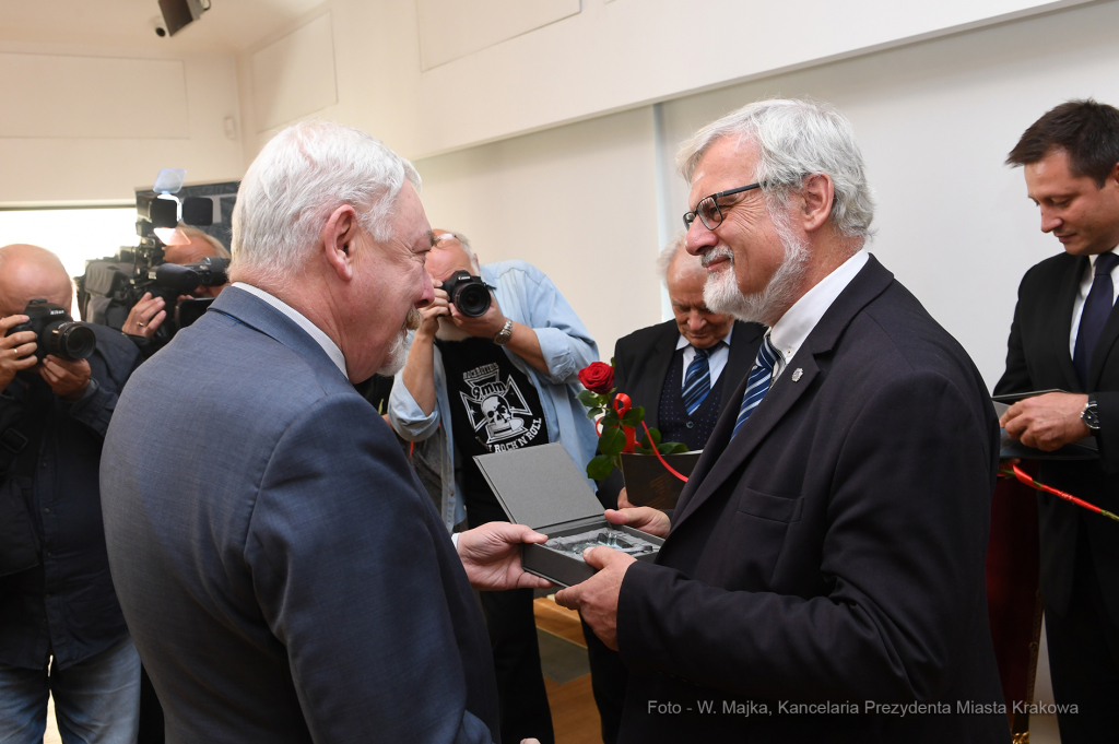 dsc_6701 — kopia07.jpg-Uroczystość wręczenia medali św. Krzysztofa  Autor: W. Majka