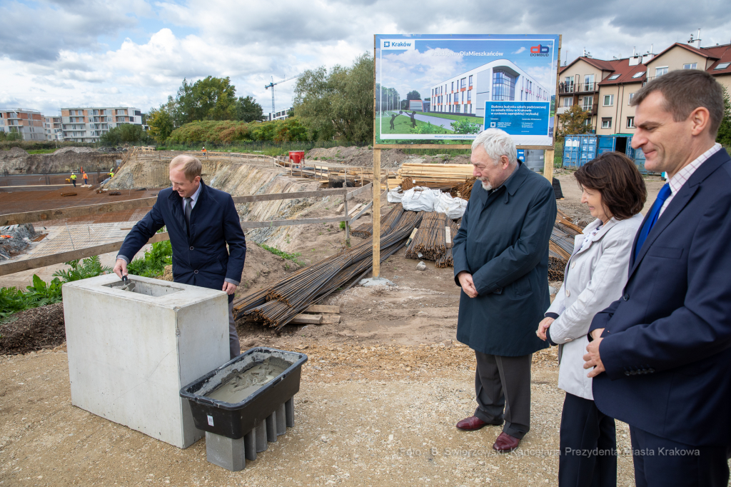 bs-września 30, 2019-img_6274.jpg-Szkoła,Kliny,Budowa,Majchrowski  Autor: B. Świerzowski