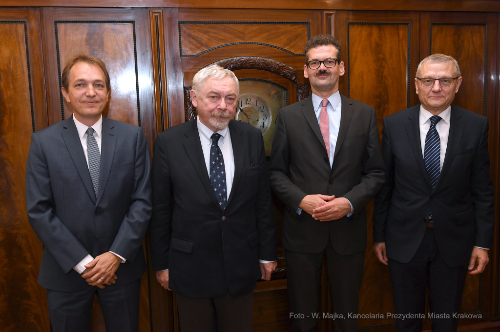 dsc_8413 — kopia09.jpg-ambasador Austrii i konsulowie  Autor: W. Majka