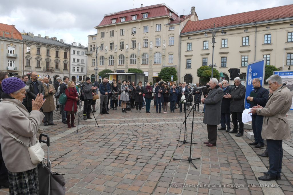 dsc_0111 — kopia09.jpg-„650 lat herbu miasta Krakowa”,  Autor: W. Majka