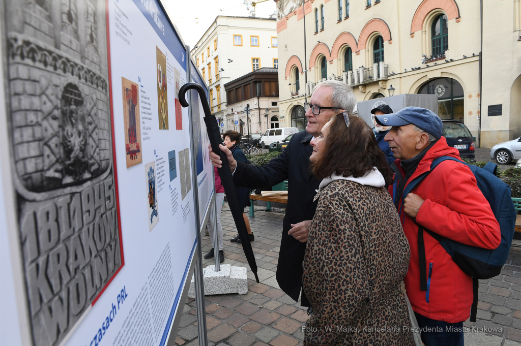 dsc_0158 — kopia15.jpg-„650 lat herbu miasta Krakowa”,  Autor: W. Majka