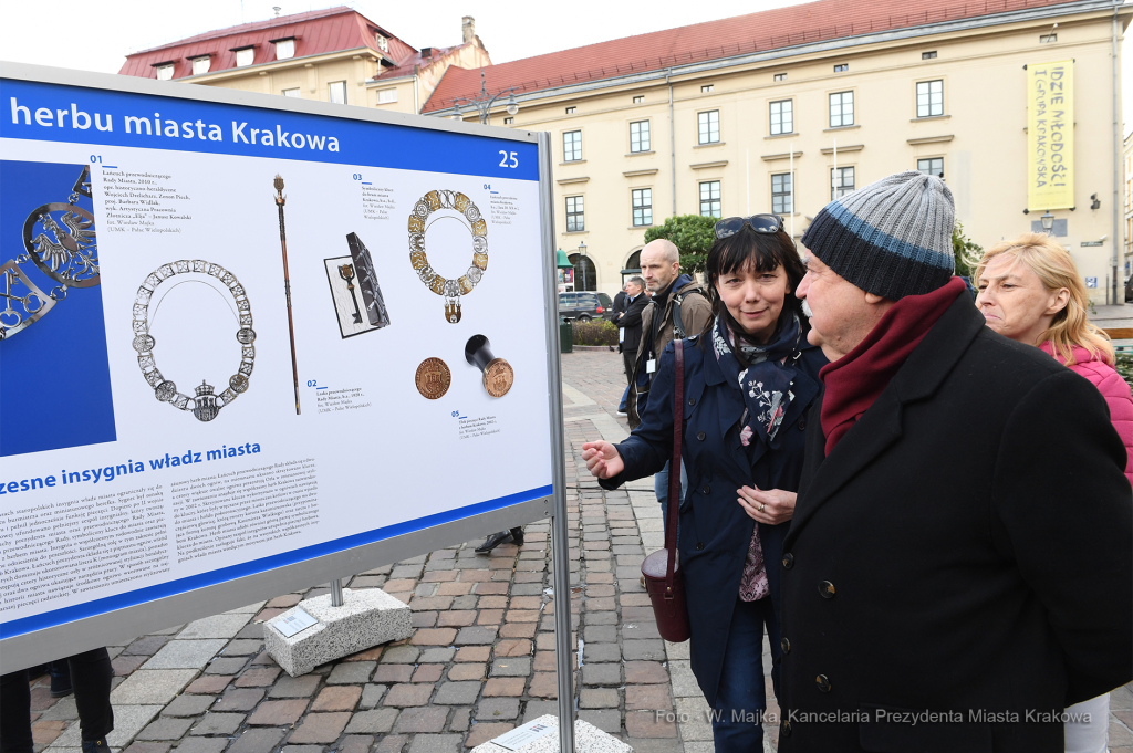 dsc_0161 — kopia16.jpg-„650 lat herbu miasta Krakowa”,  Autor: W. Majka