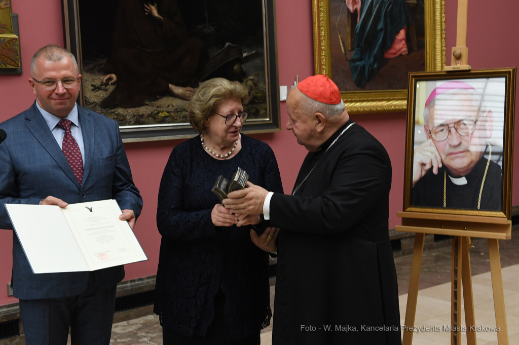 dsc_087808.jpg-nagroda IN VERITATE dla Hanny Suchockiej  Autor: W. Majka