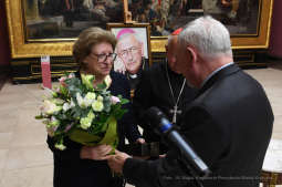 dsc_089911.jpg-nagroda IN VERITATE dla Hanny Suchockiej