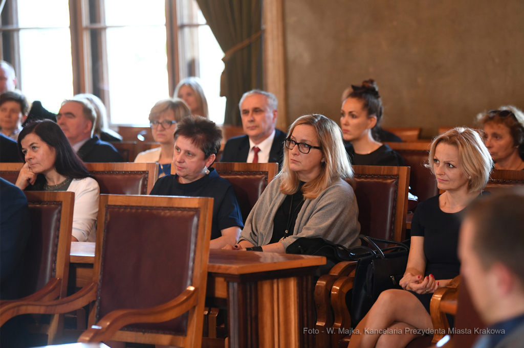 dsc_200602.jpg-Nagrody Prezydenta Miasta Krakowa dla Nauczycieli krakowskich szkół  Autor: W. Majka