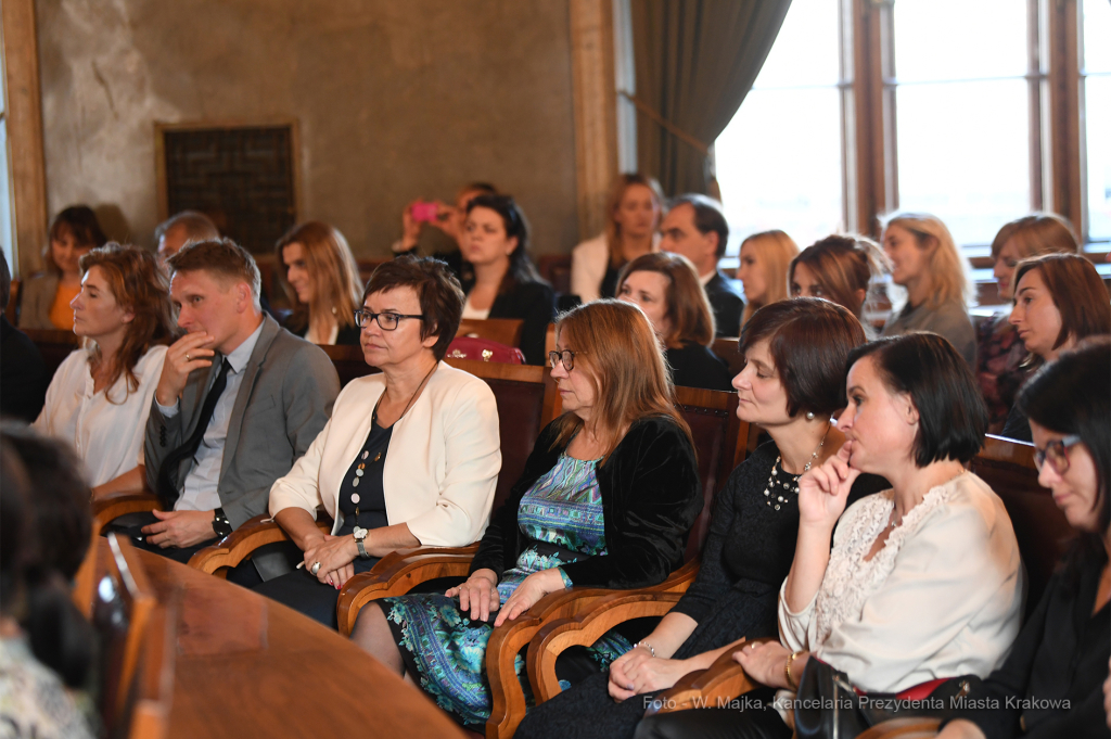 dsc_200703.jpg-Nagrody Prezydenta Miasta Krakowa dla Nauczycieli krakowskich szkół  Autor: W. Majka