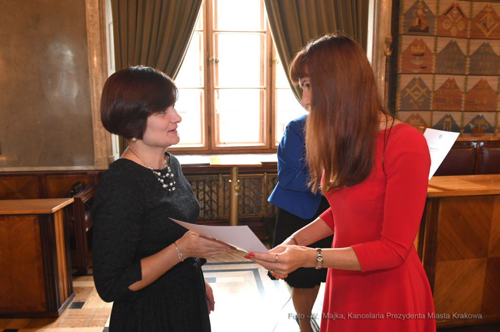 dsc_205319.jpg-Nagrody Prezydenta Miasta Krakowa dla Nauczycieli krakowskich szkół  Autor: W. Majka