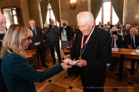 dsc_3373 — kopia08.jpg-sympozjum Z pastorałem przez kontynenty"