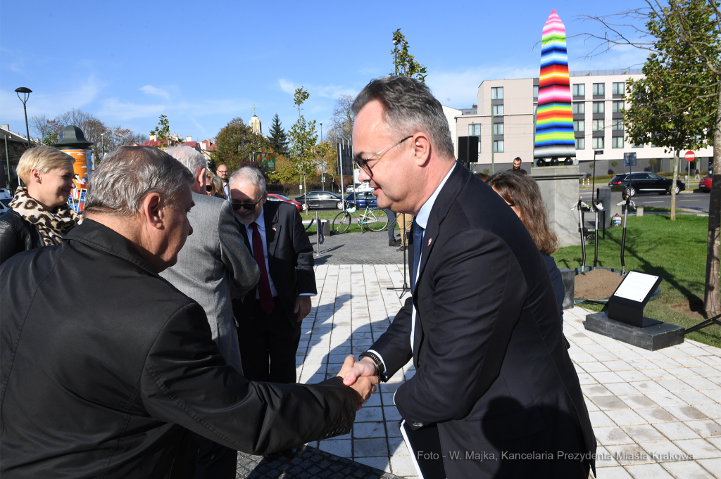 dsc_3753 — kopia04.jpg-Posadzenie drzewa  Autor: W. Majka