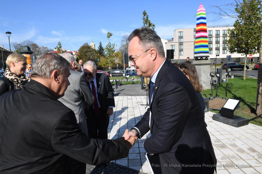 dsc_3753 — kopia04.jpg-Posadzenie drzewa