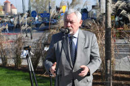 dsc_3766 — kopia05.jpg-Posadzenie drzewa