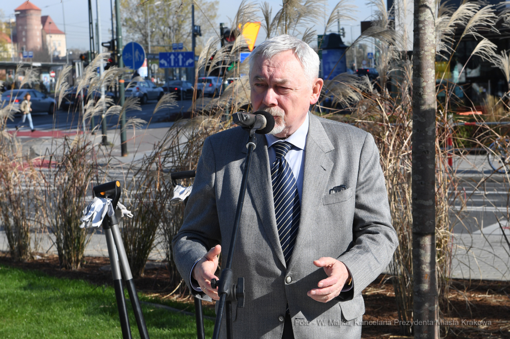 dsc_3766 — kopia05.jpg-Posadzenie drzewa  Autor: W. Majka