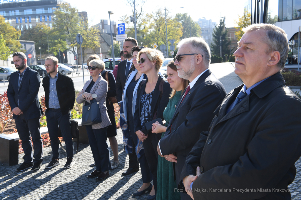 dsc_3798 — kopia07.jpg-Posadzenie drzewa  Autor: W. Majka