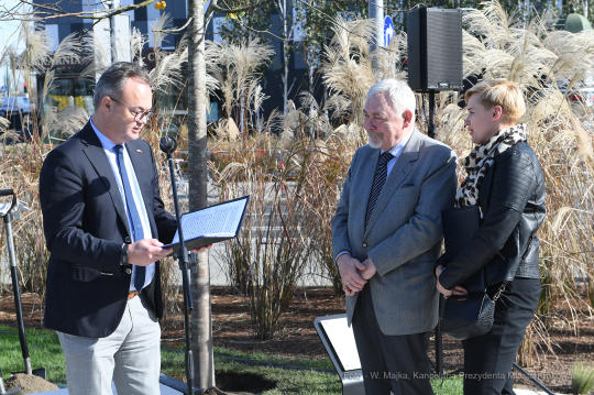 dsc_3807 — kopia10.jpg-Posadzenie drzewa