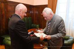 dsc_4206 — kopia03.jpg-Wręczenie odznaki Honoris Gratia Andrzejowi Balcerzakowi