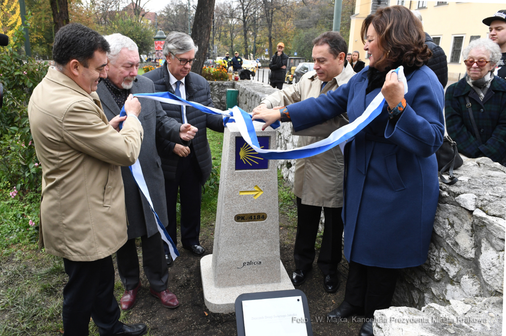 dsc_566005.jpg-Odsłonięcie obelisku – symbolu Drogi św. Jakuba  Autor: W. Majka