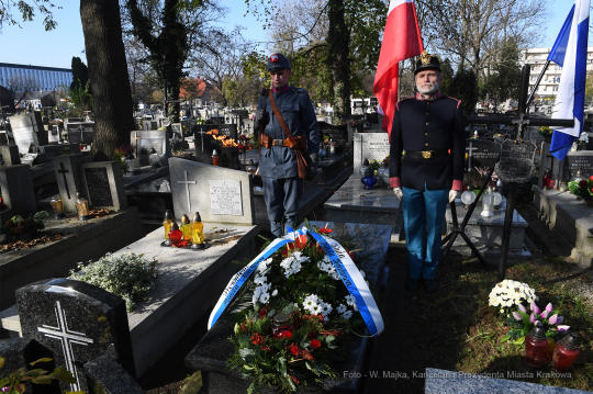 dsc_617117.jpg-Stawarz - grób