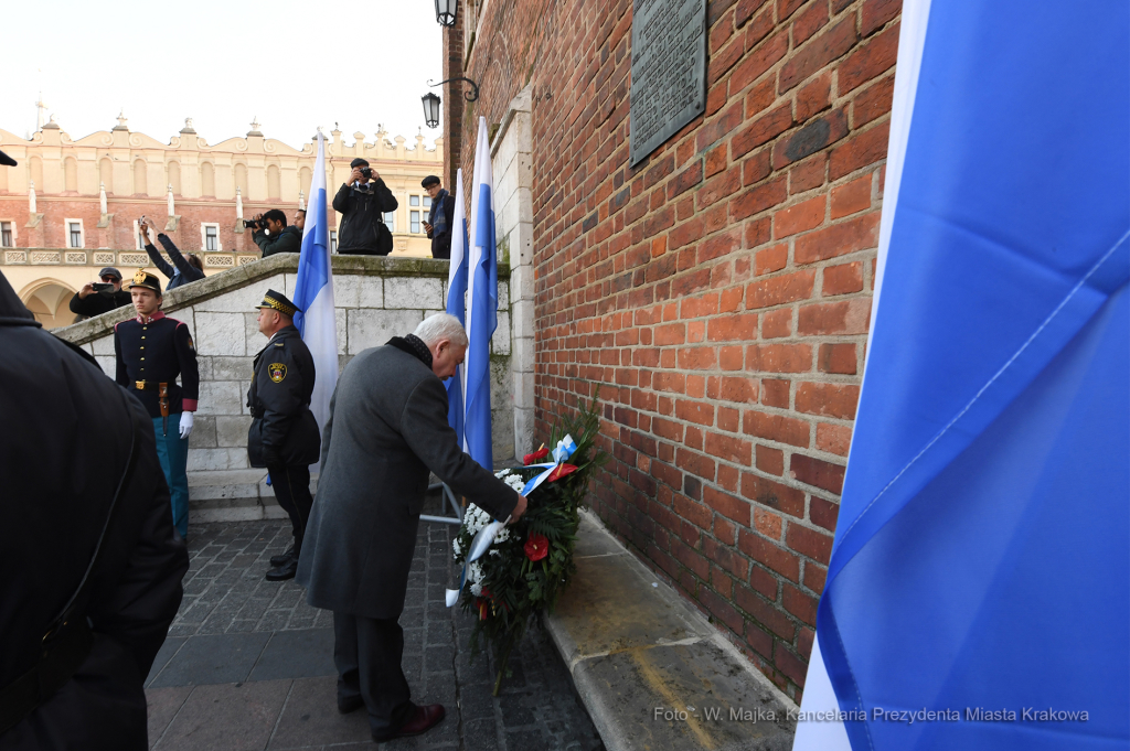 dsc_711105.jpg-władzy zaborczej - złożenie kwiatów  Autor: W. Majka