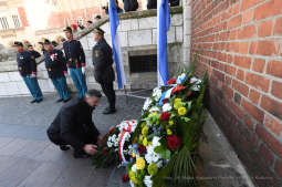 dsc_713609.jpg-władzy zaborczej - złożenie kwiatów