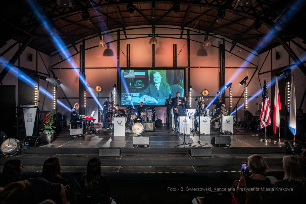 bs-listopada 15, 2019-jg_191115_oto_1682.jpg-Hoover,Korfel,MIM  Autor: B. Świerzowski