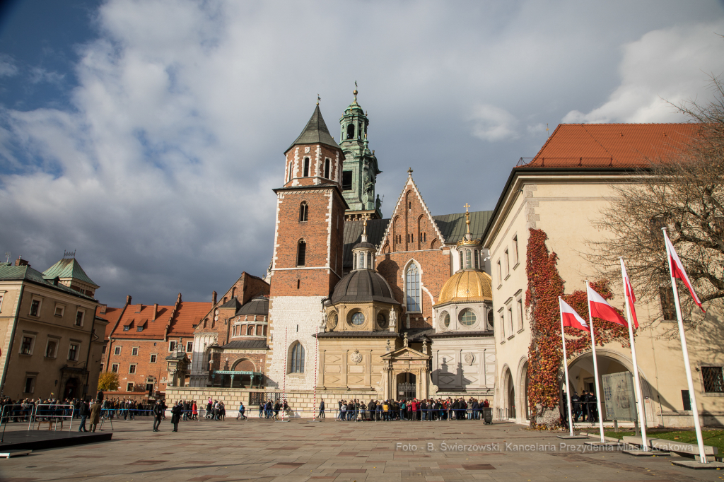 bs-listopada 16, 2019-jg_191116_oto_1855.jpg-Sztandar, Duda, Majchrowski , Wawel  Autor: B. Świerzowski