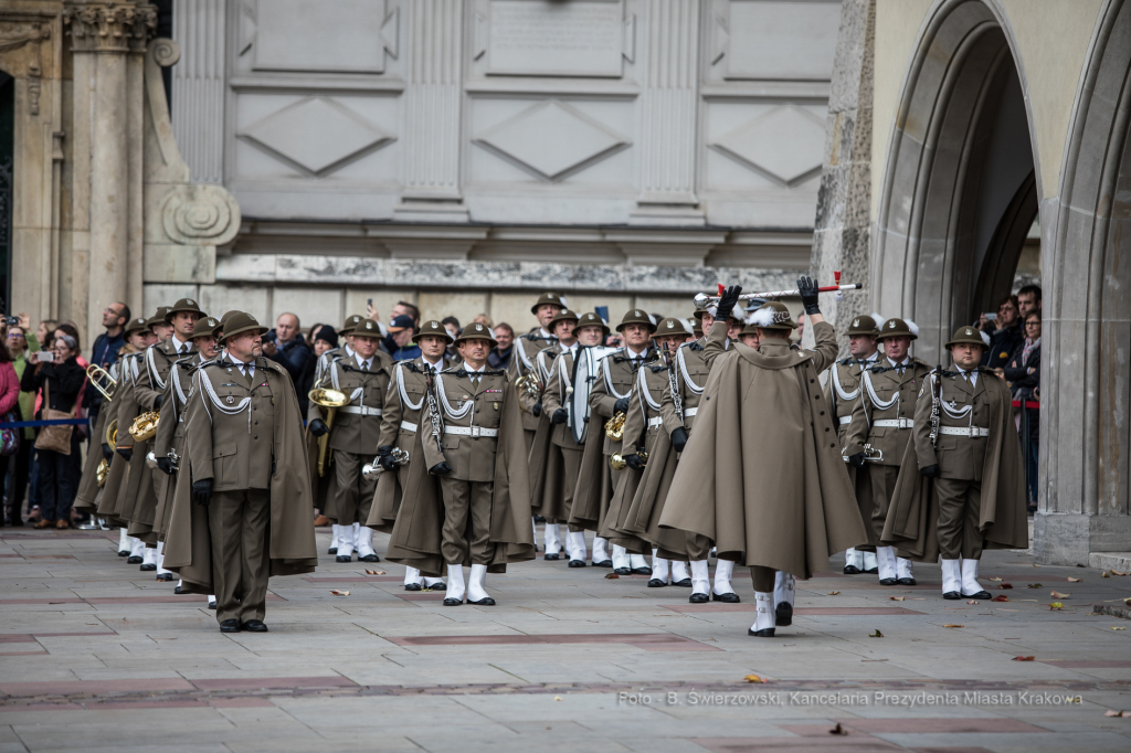 bs-listopada 16, 2019-jg_191116_oto_1860.jpg-Sztandar, Duda, Majchrowski , Wawel  Autor: B. Świerzowski