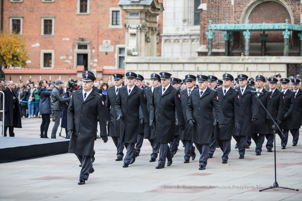 bs-listopada 16, 2019-jg_191116_oto_1862.jpg-Sztandar, Duda, Majchrowski , Wawel  Autor: B. Świerzowski