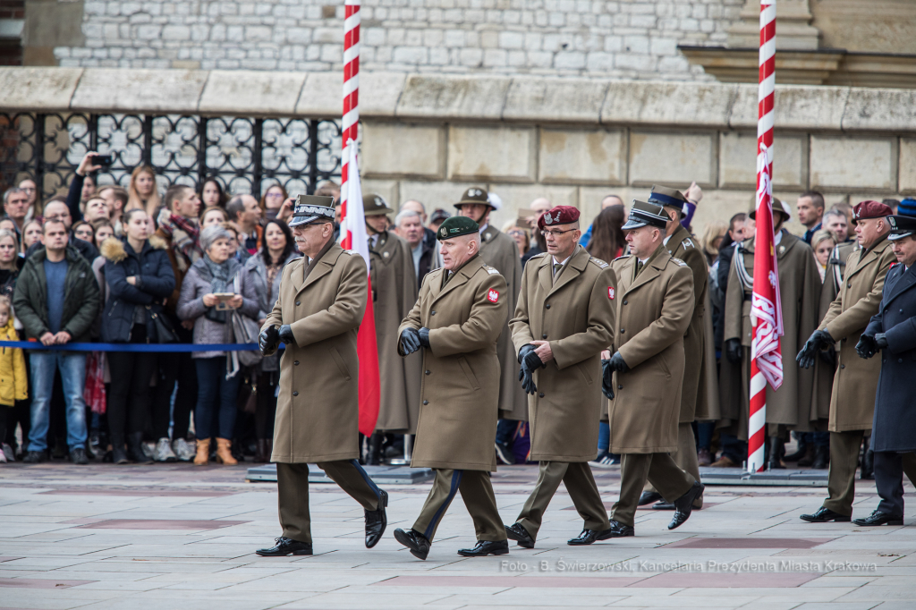 bs-listopada 16, 2019-jg_191116_oto_1909.jpg-Sztandar, Duda, Majchrowski , Wawel  Autor: B. Świerzowski