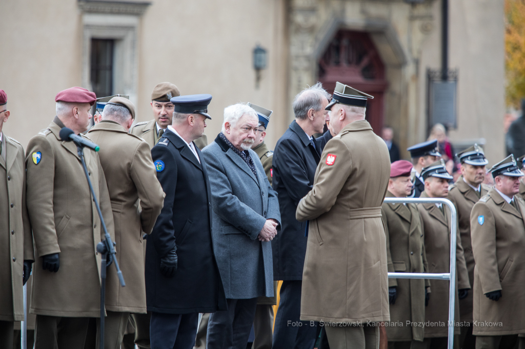 bs-listopada 16, 2019-jg_191116_oto_1939.jpg-Sztandar, Duda, Majchrowski , Wawel  Autor: B. Świerzowski