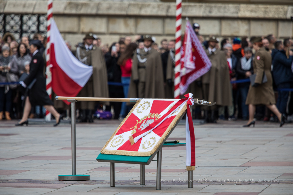 bs-listopada 16, 2019-jg_191116_oto_1981.jpg-Sztandar, Duda, Majchrowski , Wawel  Autor: B. Świerzowski