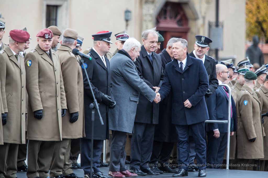 bs-listopada 16, 2019-jg_191116_oto_2010.jpg-Sztandar, Duda, Majchrowski , Wawel  Autor: B. Świerzowski