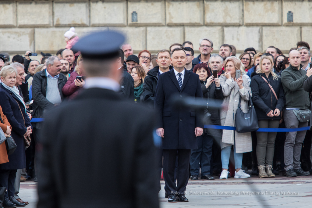 bs-listopada 16, 2019-jg_191116_oto_2069.jpg-Sztandar, Duda, Majchrowski , Wawel  Autor: B. Świerzowski