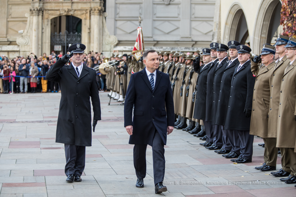 bs-listopada 16, 2019-jg_191116_oto_2150.jpg-Sztandar, Duda, Majchrowski , Wawel  Autor: B. Świerzowski