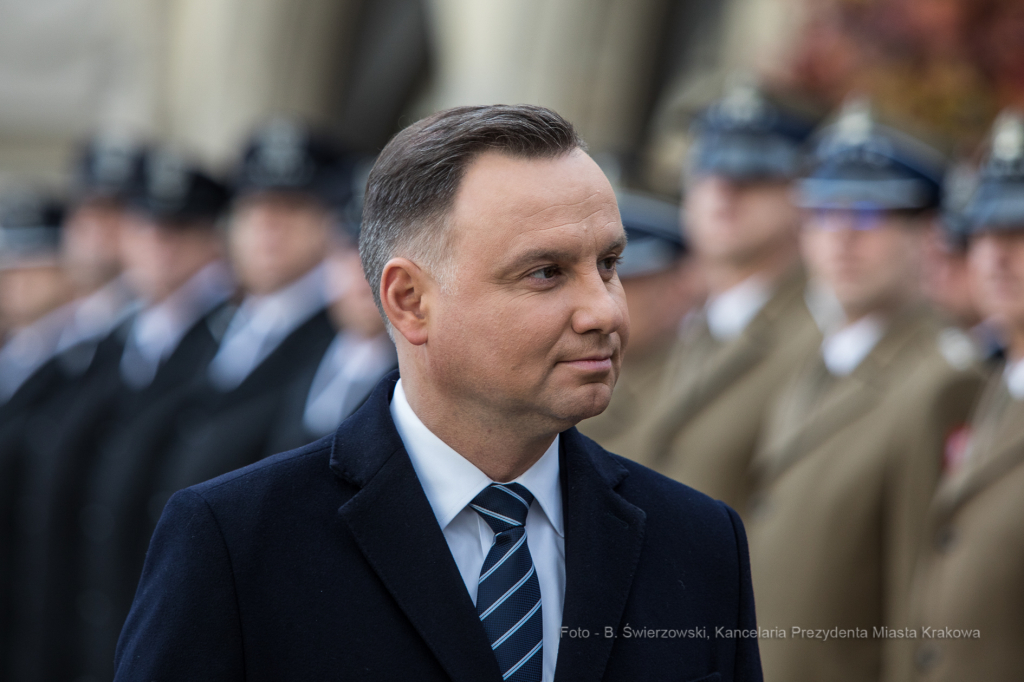 bs-listopada 16, 2019-jg_191116_oto_2162.jpg-Sztandar, Duda, Majchrowski , Wawel  Autor: B. Świerzowski