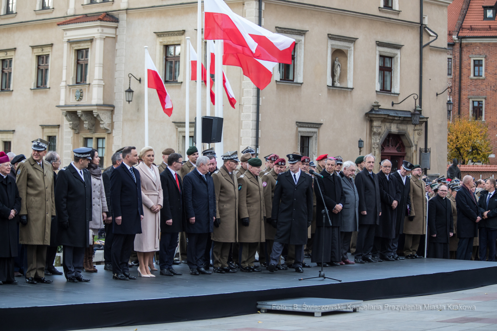 bs-listopada 16, 2019-jg_191116_oto_2184.jpg-Sztandar, Duda, Majchrowski , Wawel  Autor: B. Świerzowski