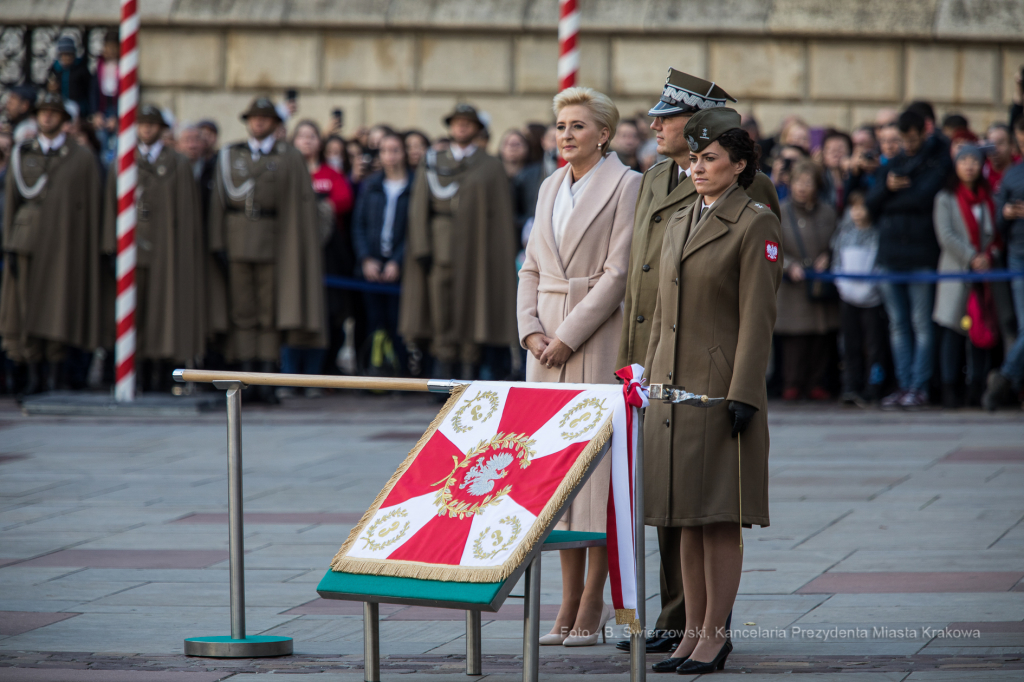 bs-listopada 16, 2019-jg_191116_oto_5577.jpg-Sztandar, Duda, Majchrowski , Wawel  Autor: B. Świerzowski