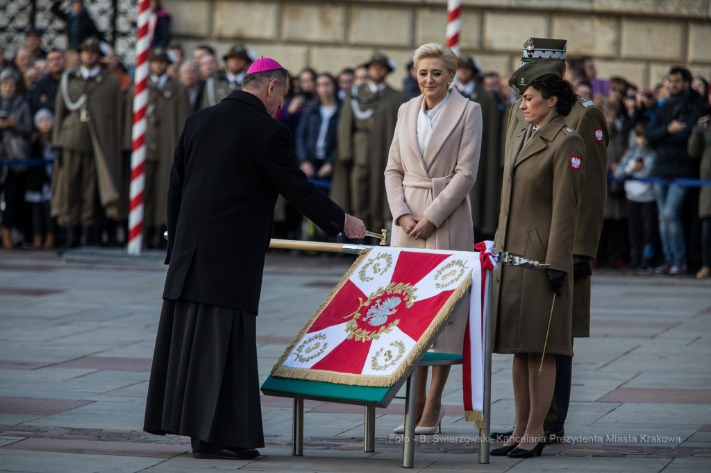 bs-listopada 16, 2019-jg_191116_oto_5667.jpg-Sztandar, Duda, Majchrowski , Wawel  Autor: B. Świerzowski