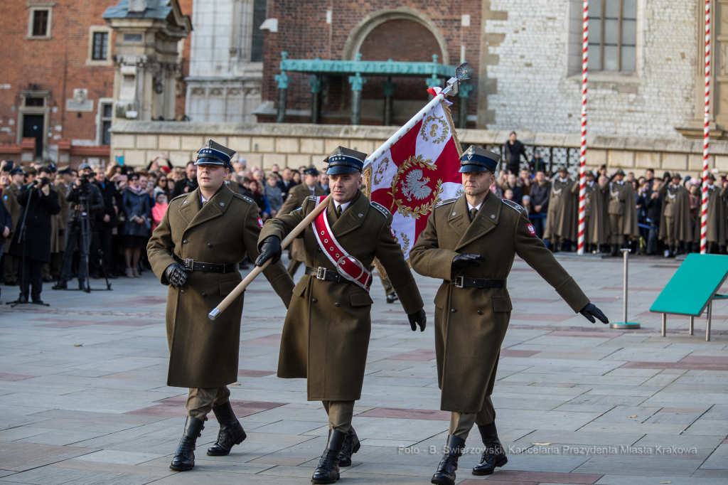 bs-listopada 16, 2019-jg_191116_oto_5909.jpg-Sztandar, Duda, Majchrowski , Wawel  Autor: B. Świerzowski