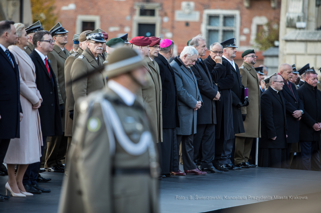 bs-listopada 16, 2019-jg_191116_oto_6106.jpg-Sztandar, Duda, Majchrowski , Wawel  Autor: B. Świerzowski