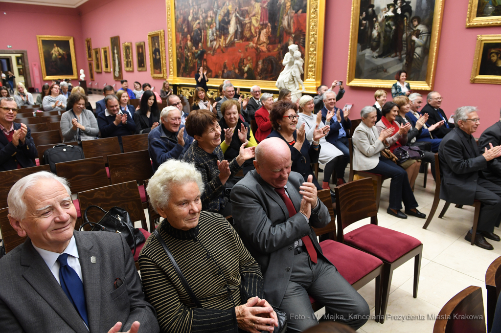 dsc_0622 kopia11.jpg-Podzielmy się ciepłem  Autor: W. Majka