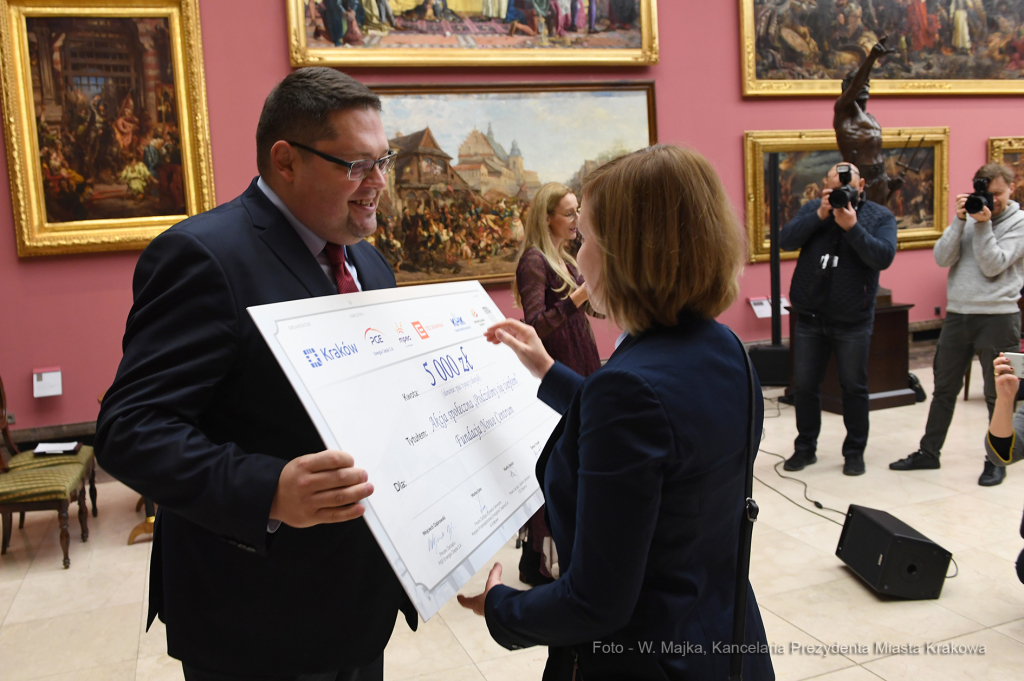 dsc_0651 kopia20.jpg-Podzielmy się ciepłem  Autor: W. Majka