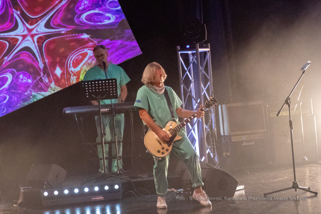 bs-grudnia 07, 2019-img_0536.jpg-Koncert,Groteska,Majchrowski,Piotr Chłosta  Autor: B. Świerzowski