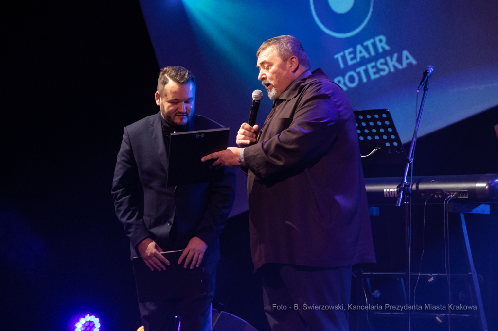 bs-grudnia 07, 2019-img_0613.jpg-Koncert,Groteska,Majchrowski,Piotr Chłosta  Autor: B. Świerzowski