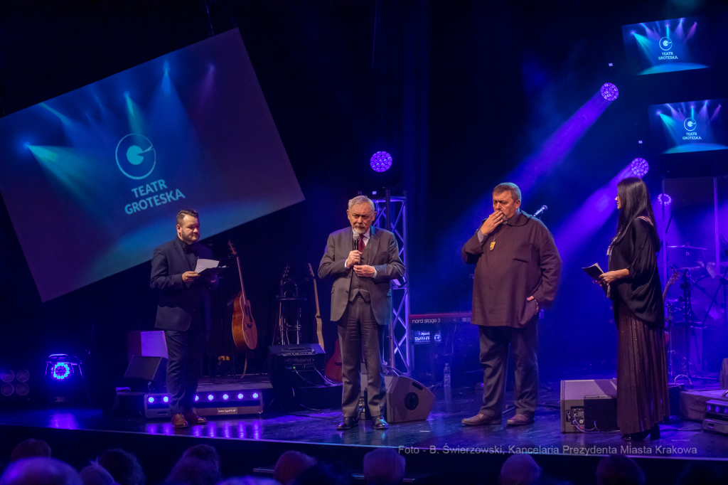 bs-grudnia 07, 2019-img_9925.jpg-Koncert,Groteska,Majchrowski,Piotr Chłosta  Autor: B. Świerzowski