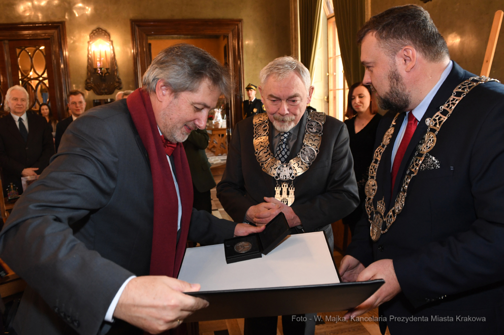 dsc_0059 kopia12.jpg-cracoviae merenti  Autor: W. Majka