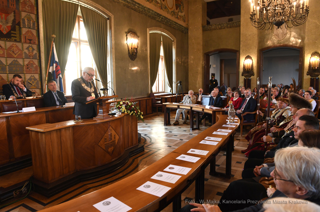 dsc_0104 kopia19.jpg-cracoviae merenti  Autor: W. Majka