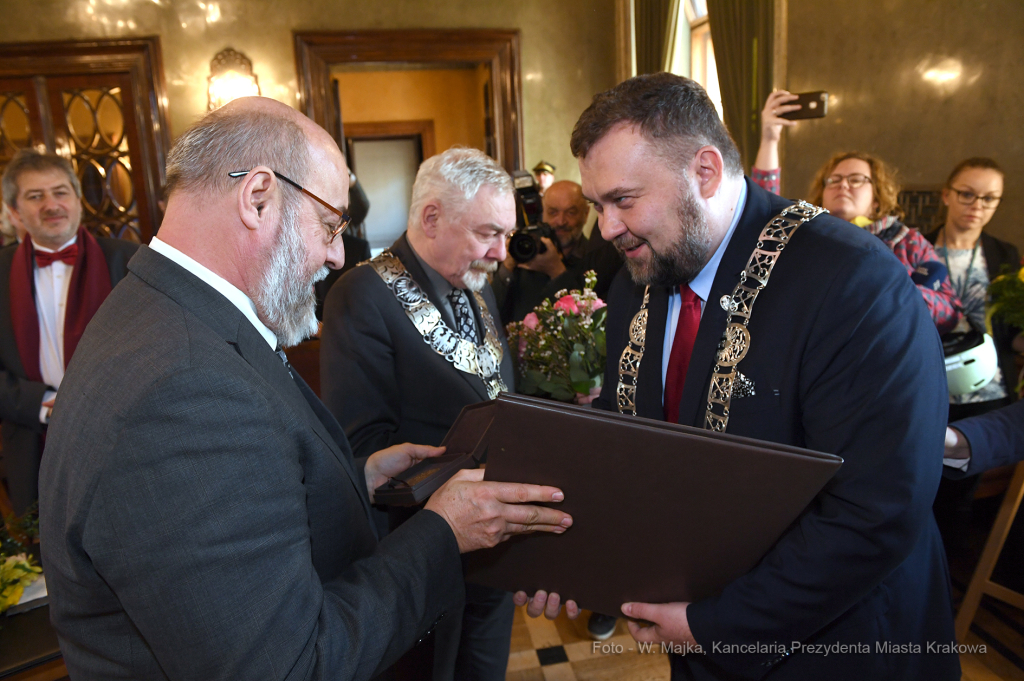 dsc_0113 kopia22.jpg-cracoviae merenti  Autor: W. Majka